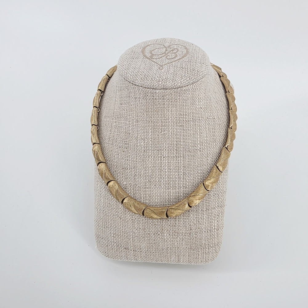 Vintage Trifari Gold Tone Texture Link Choker Necklace Signed MCM Scallop Ribbon